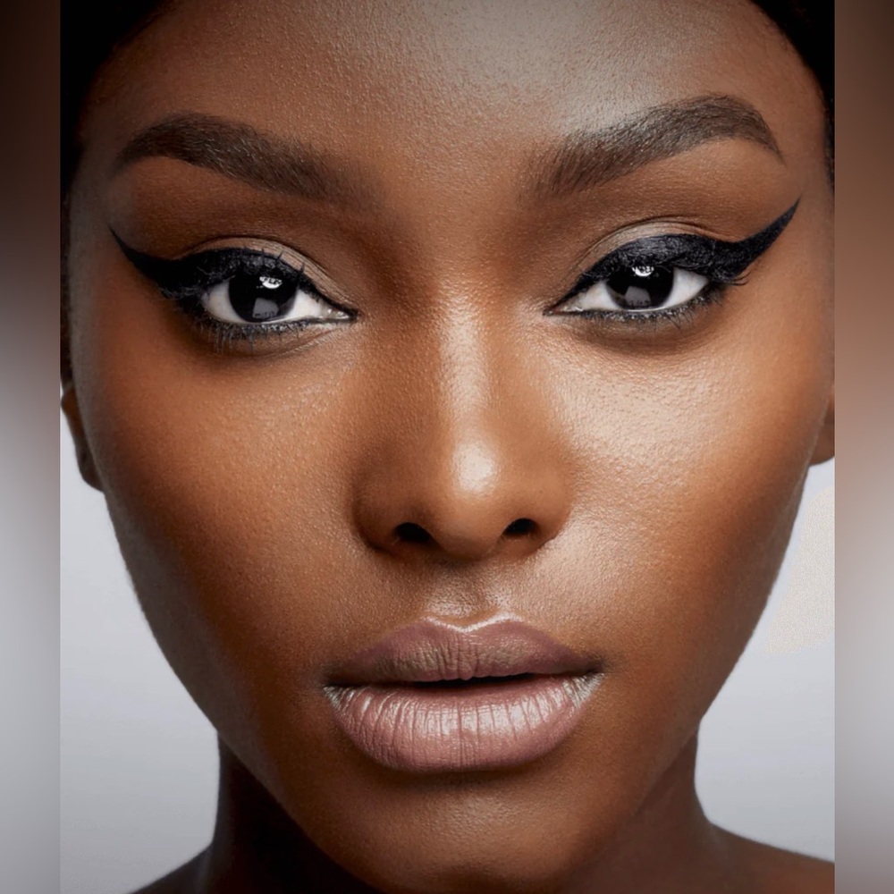 UZO BLAQUE LIQUIDE EYELINER